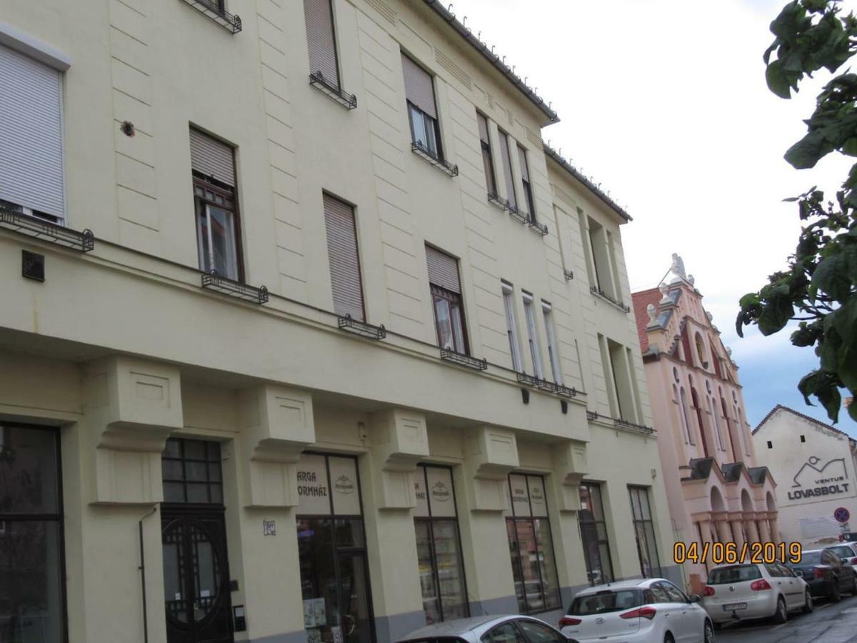 Pasti Central Apartment. Debrecen Exterior photo